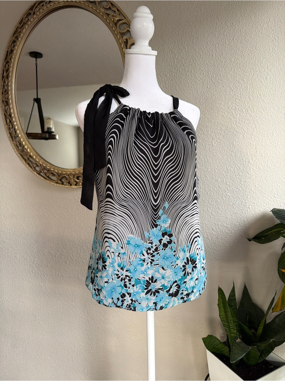 Wrapper Black & White Wave-Print Tie-Shoulder Camisole with Turquoise Floral Hem